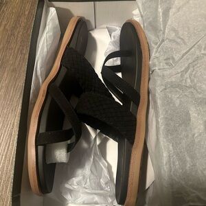 Wonderly Black and Tan Women's Sandals